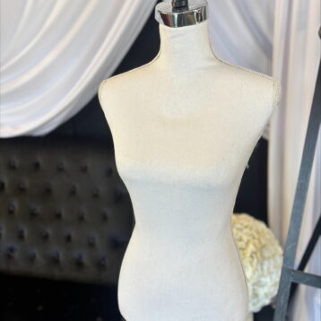 MANNEQUIN TORSO ON STAND